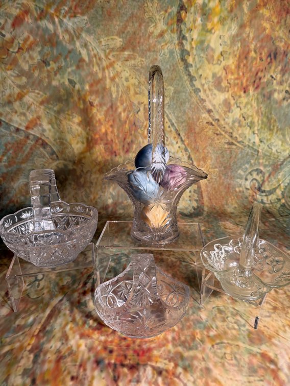 Lead crystal glass trinket basket with marble eggs