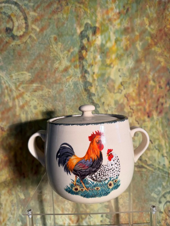 Chicken themed cookie jar - Early 2000’s