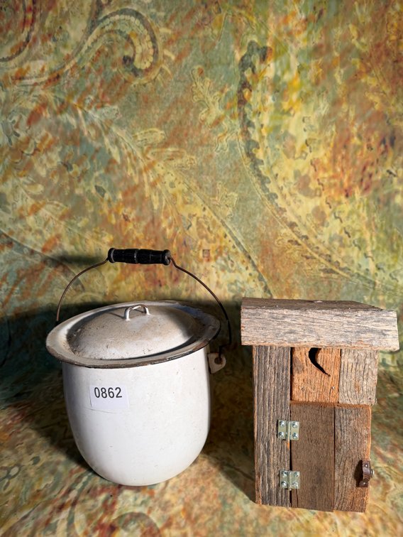 Lidded jug & wooden birdhouse lot