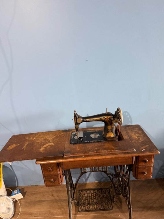 Antique Singer Sewing Machine with Foot Pedal - working condition