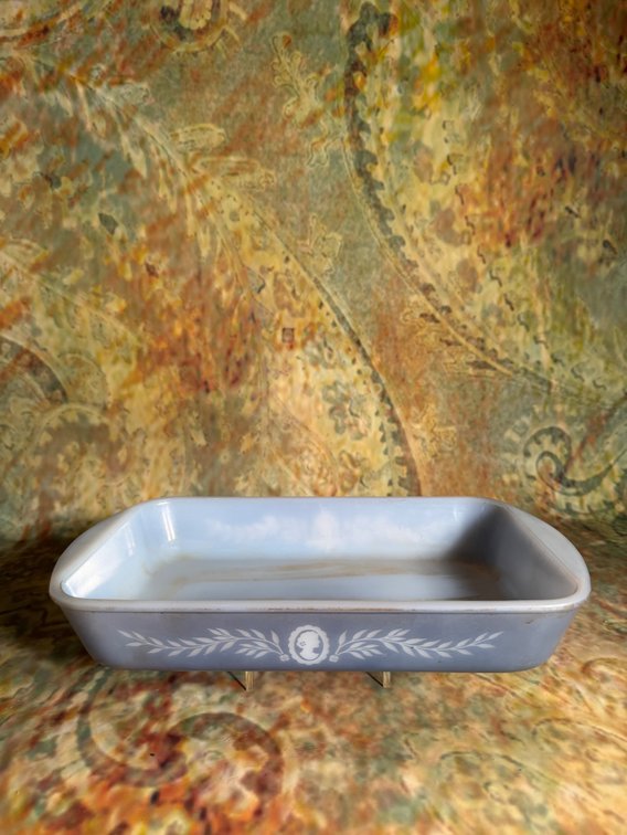 Vintage Cameo Glasbake Casserole dish