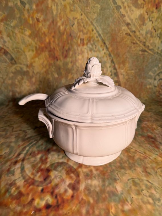 Vintage Villeroy & Boch Manoir Lidded Tureen