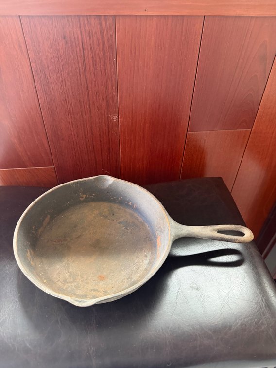 Vintage Unmarked Cast Iron Skillet with Pour Spouts – Double-Sided