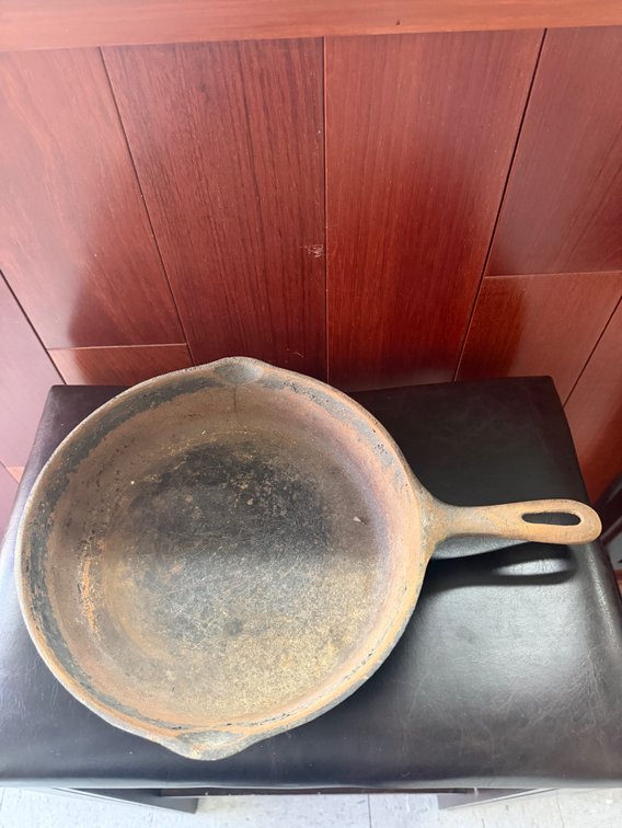 Vintage Unmarked Cast Iron Skillet with Pour Spouts – Double-Sided