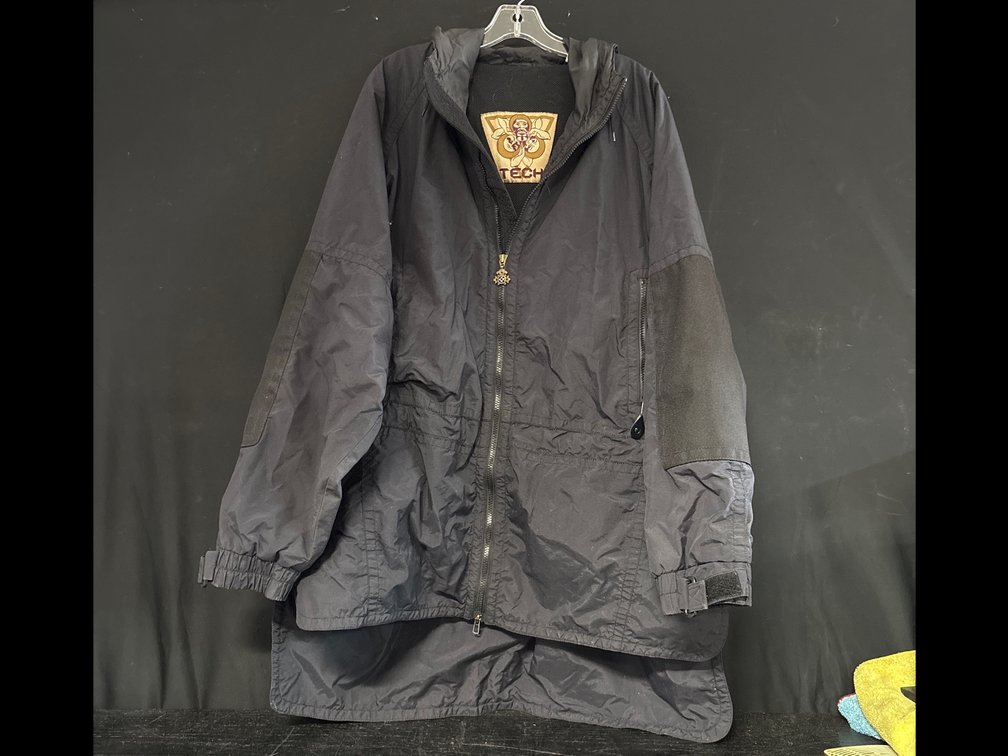 Men’s XXL Navy Technical Windbreaker