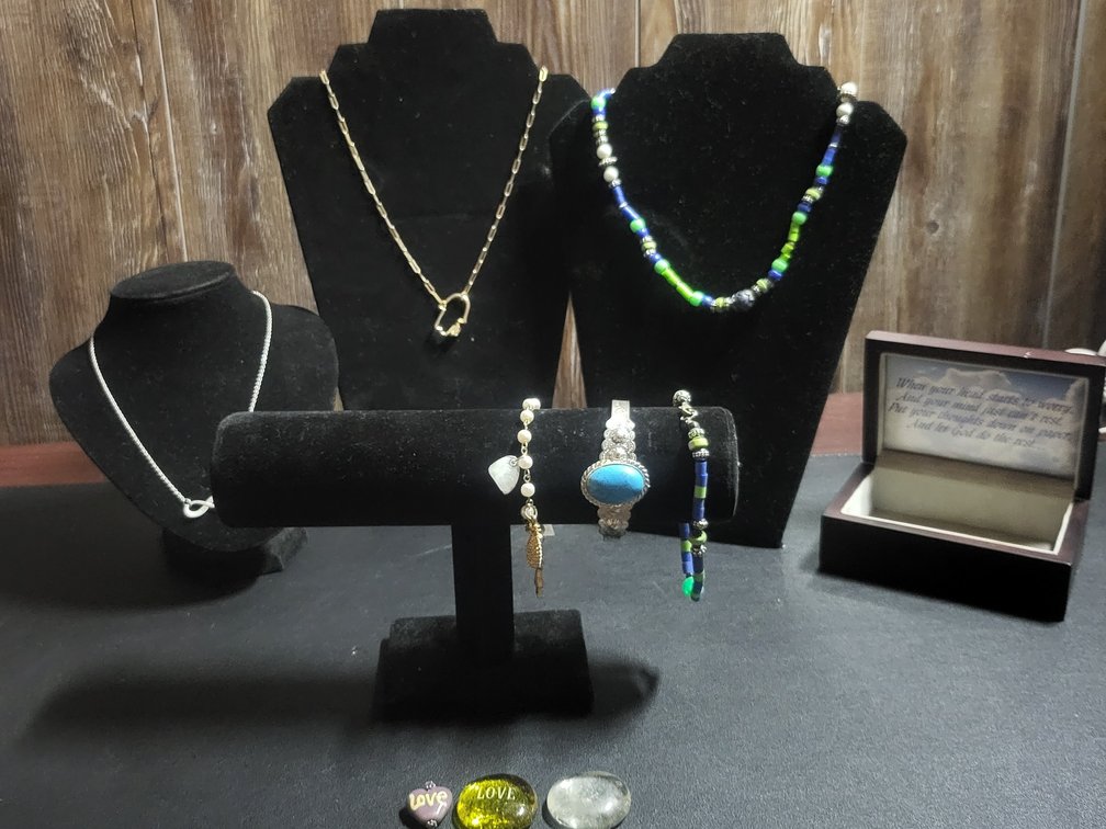 Costume Jewelry, Necklaces, Bracelets, Ring & Keepsake Box