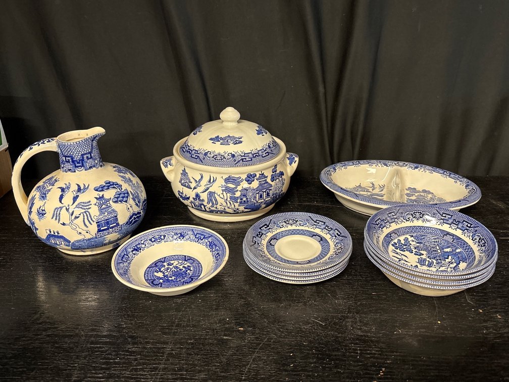 Churchill Blue Willow China/Other Blue Willow China Vintage
