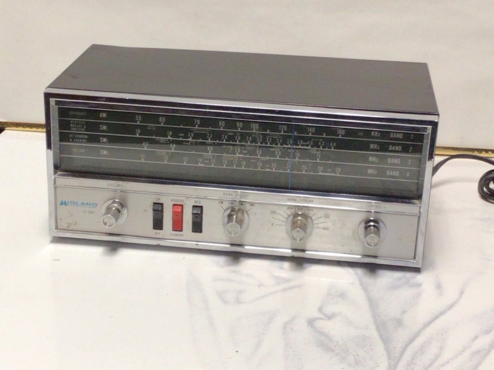 Midland International Model 11-500 Desktop AM And Shortwave Receiver