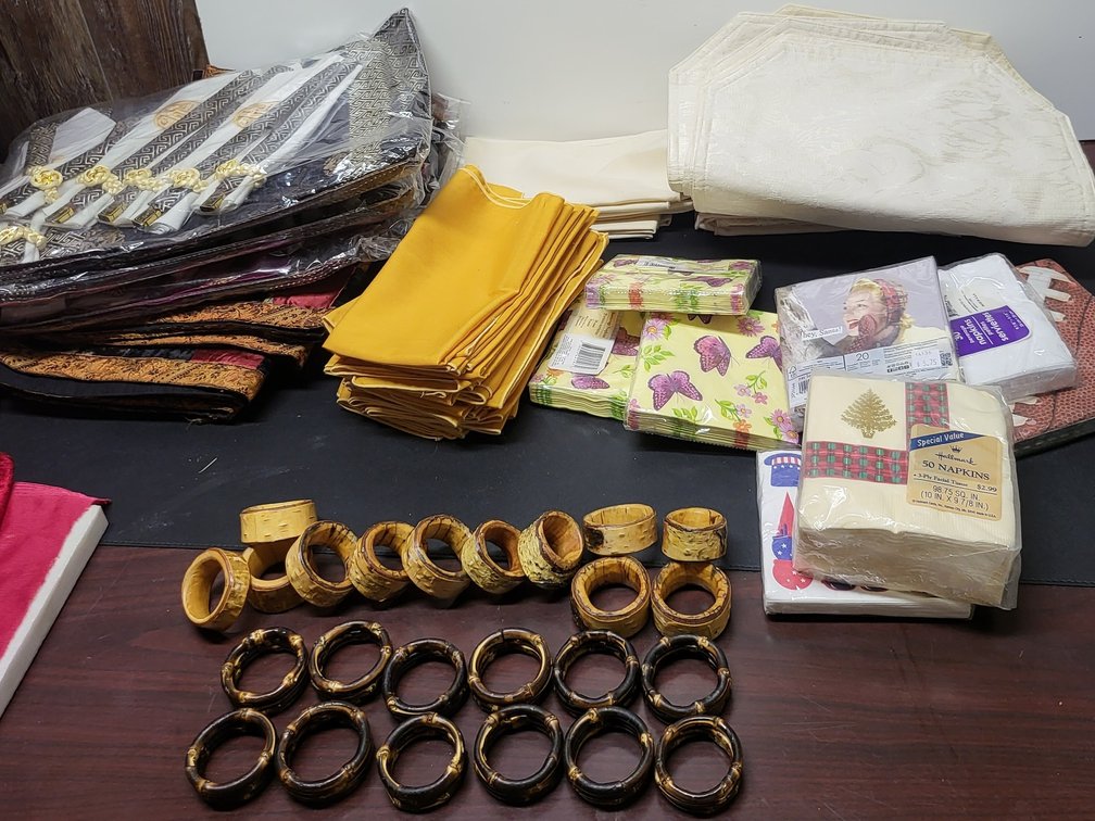 Mega Table Decor,Napkin Rings, Cloth & Paper Napkins, Placemats Set