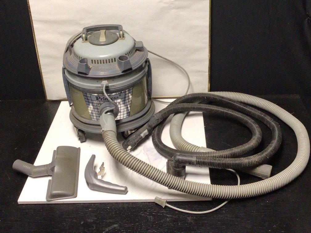 Princess 11 Shop Type Vaccum Approx 13 Inches Around And 16 Inches Tall