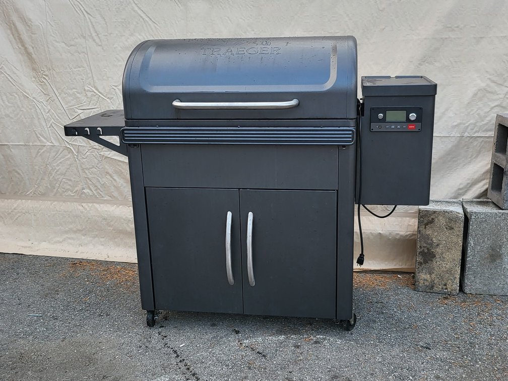 Traeger Silverton XL Wood Pellet Grill & Smoker ,WiFIRE Smart Tech & Extras