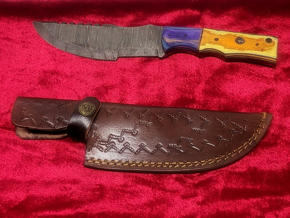 Custom Handcrafted Fixed Blade Hunting Knife with Tooled Leather Sheath,Damascus Style Blade & Vibrant Two-Tone Wooden Handle