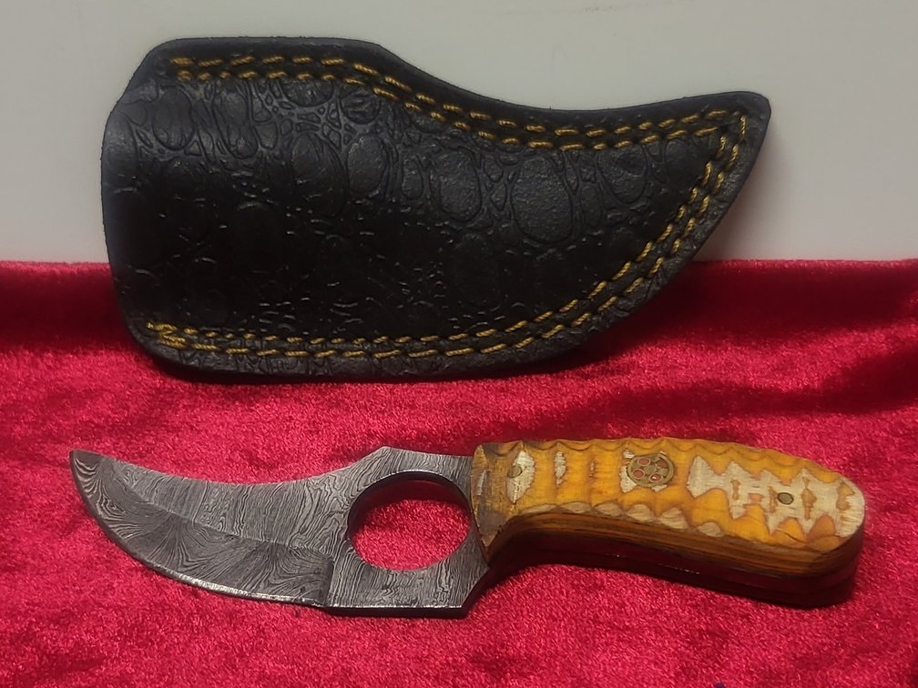 Custom Handmade Damascus Steel Skinning Knife