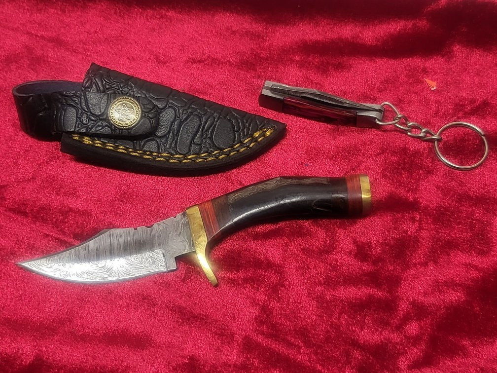 Custom Handmade Damascus Steel Skinner Hunting Knife