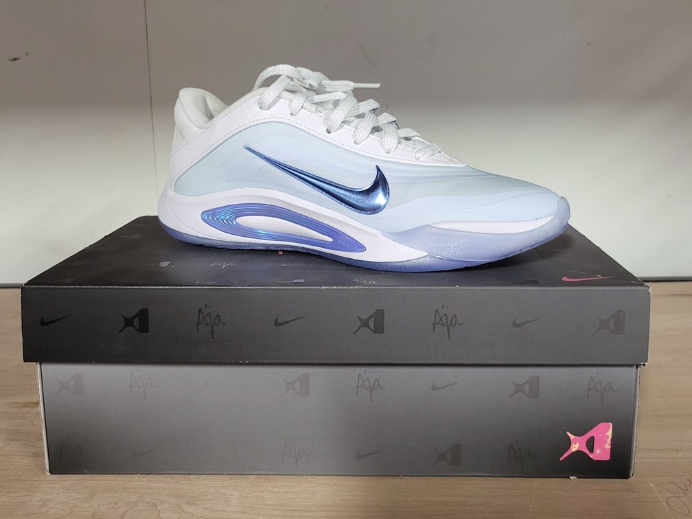 New Shoes Size 7 And A Hlf Woman