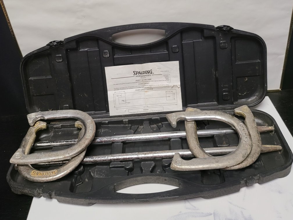 Spalding Regulation Horseshoe Set with Stakes & Hard Case