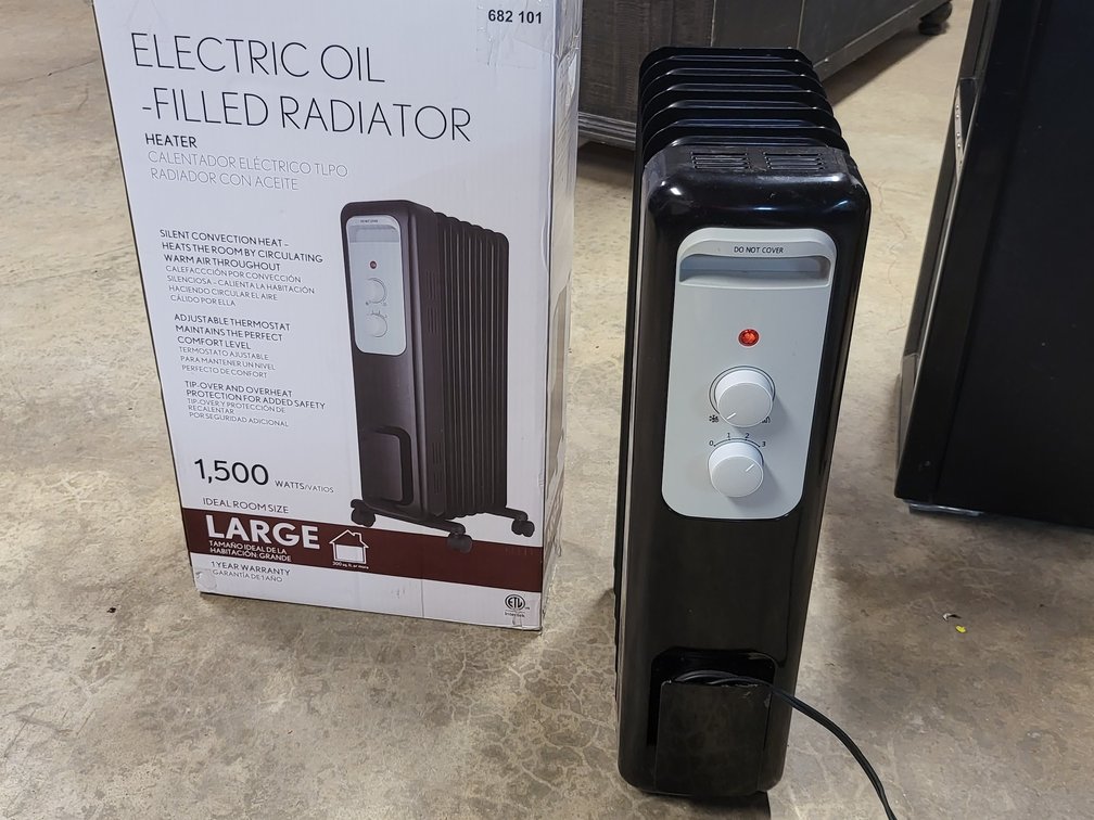 Electric Oil-Filled Radiator Space Heater (1500W)