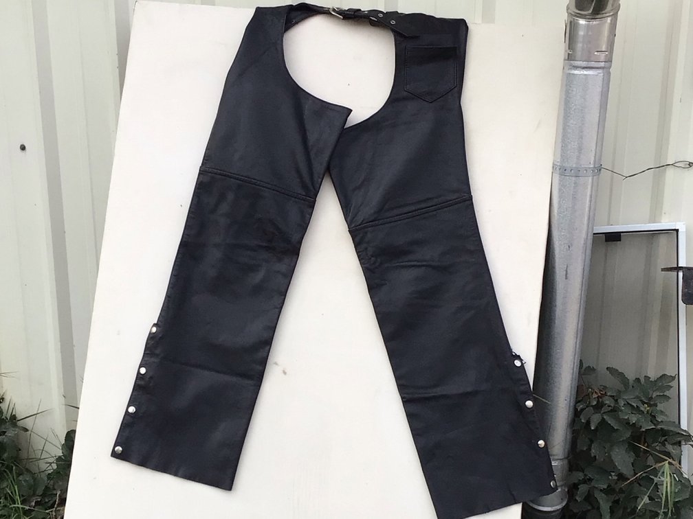 Riding Shaps Size Small Black Leather