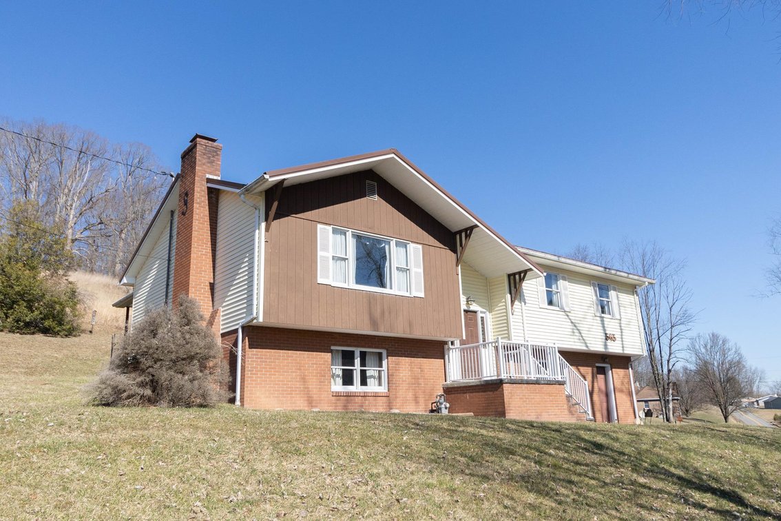 Image for SOLD $302,500 - 3 Bedroom Home on Nearly 3 Acres in Bridgeport