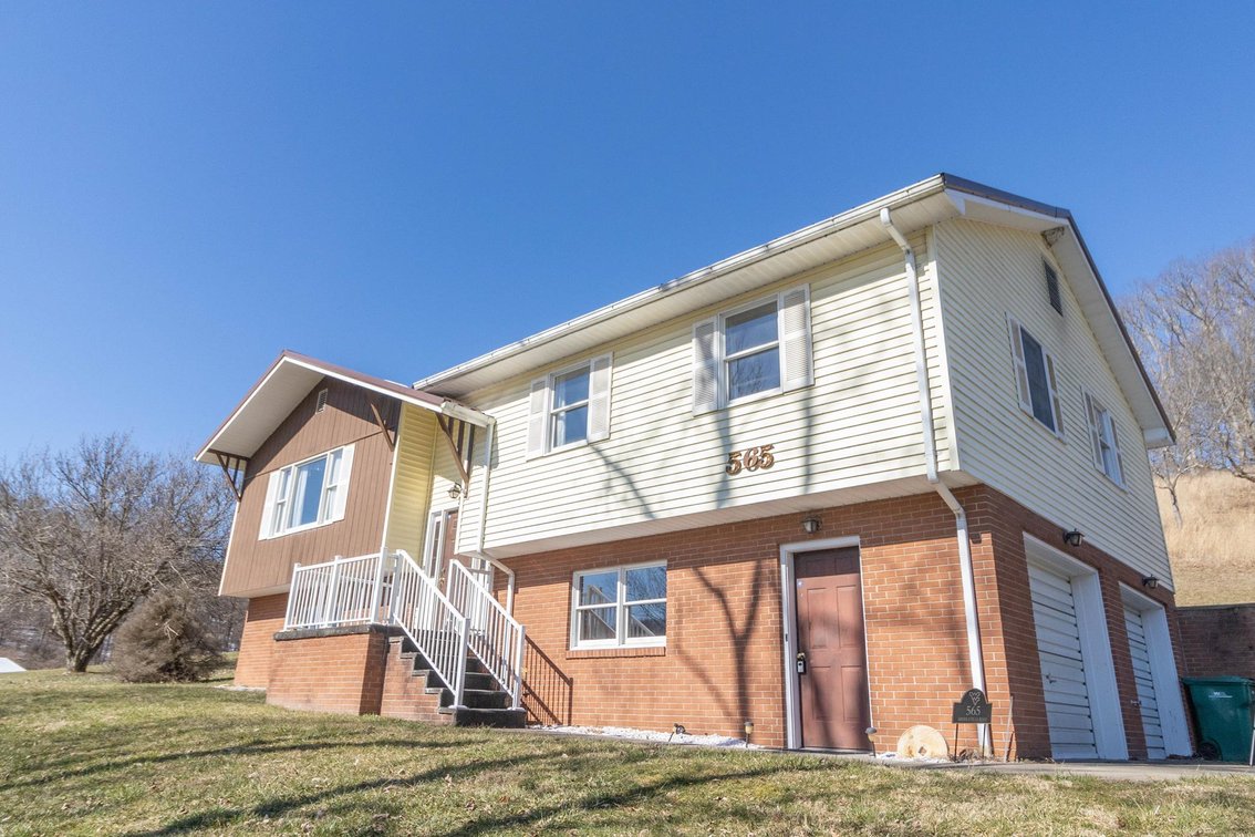 Image for SOLD $302,500 - 3 Bedroom Home on Nearly 3 Acres in Bridgeport
