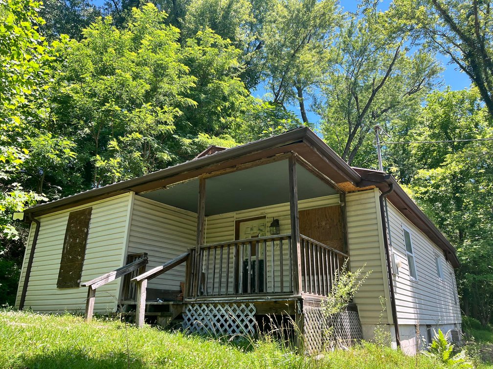 Image for SOLD $33,550 - 3 Bedroom Project Home with Apartment on 1.5 Acres in Ashland