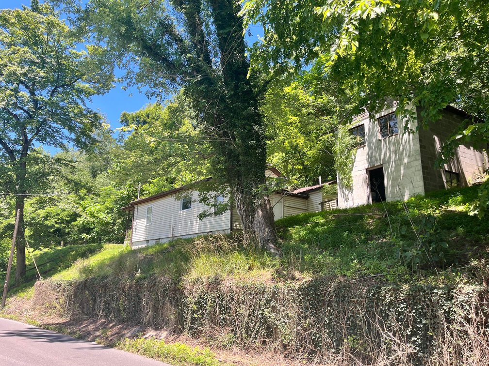 Image for SOLD $33,550 - 3 Bedroom Project Home with Apartment on 1.5 Acres in Ashland