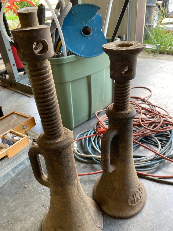 2 Mine jacks