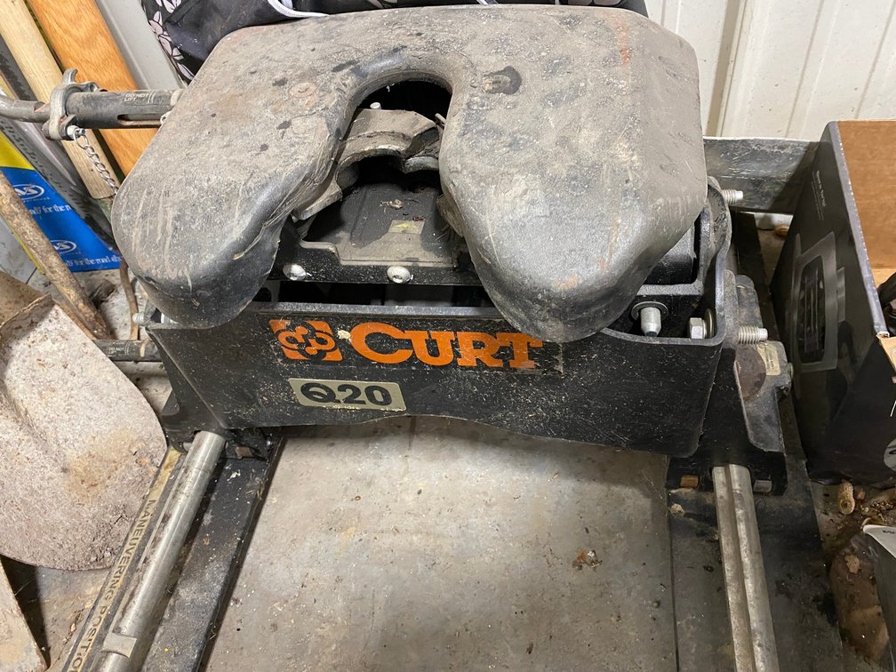 Fifth-wheel hitch from a 2020 GMC truck w/ 8' bed