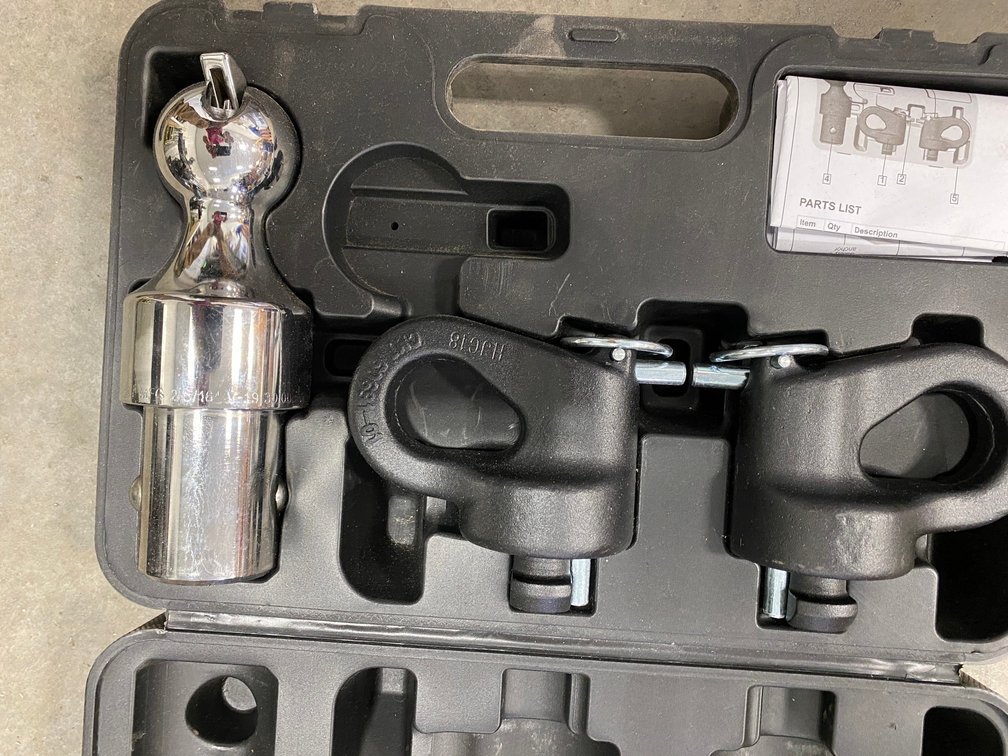 Fifth-wheel hitch for a gooseneck trailer