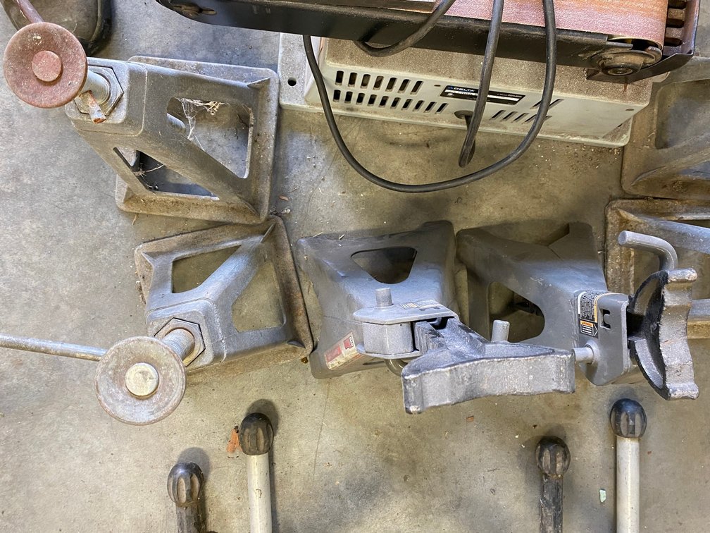 2 Jack stands and 4 motor home stabilizers