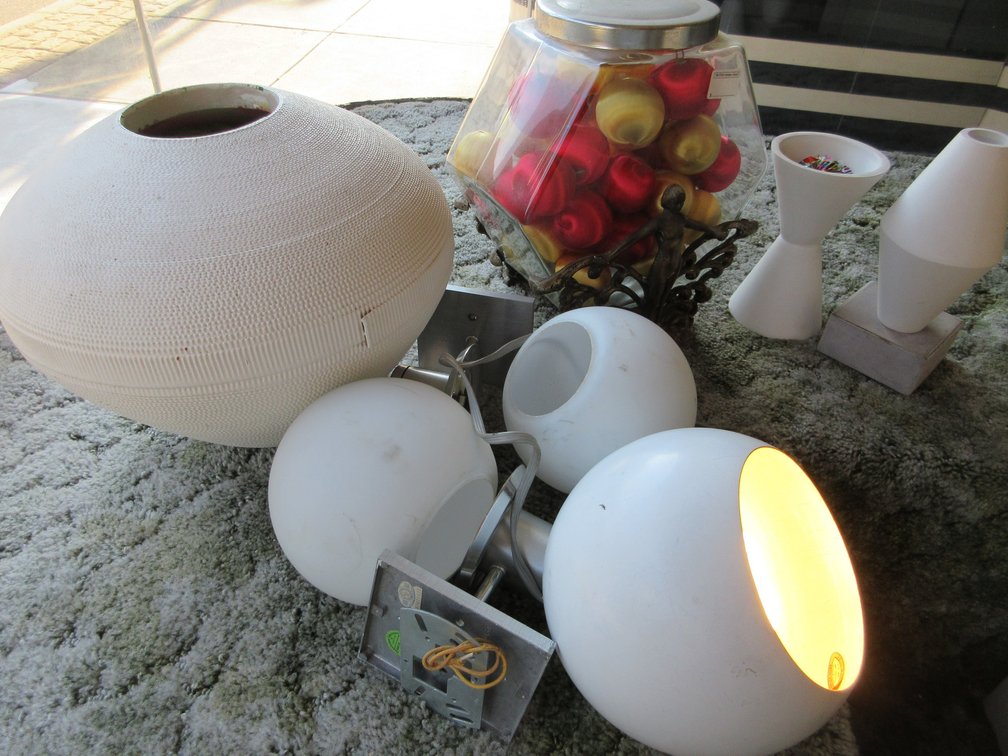 Candy jar, some lights, flower vase