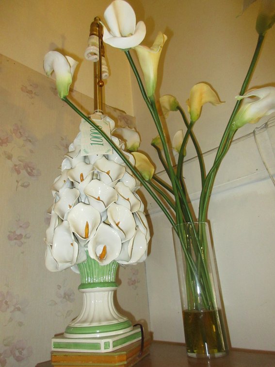 Contents on the corner shelf:  Pink vase, Hall pitcher (no lid), some artwork, calla lily lamp, desk display of calla lilies