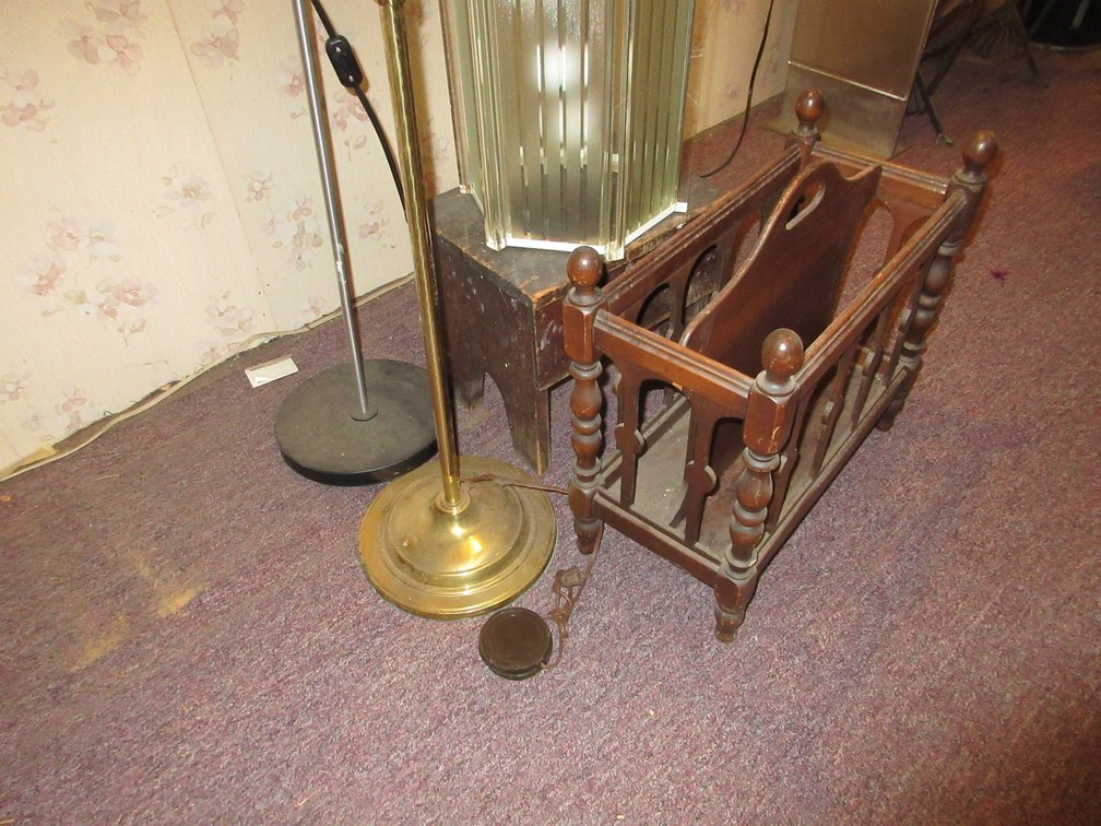 Magazine rack, bed light, 2 small floor lamps
