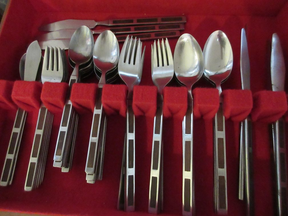 Set of flatware,  old Deluxe  typewriter and some books