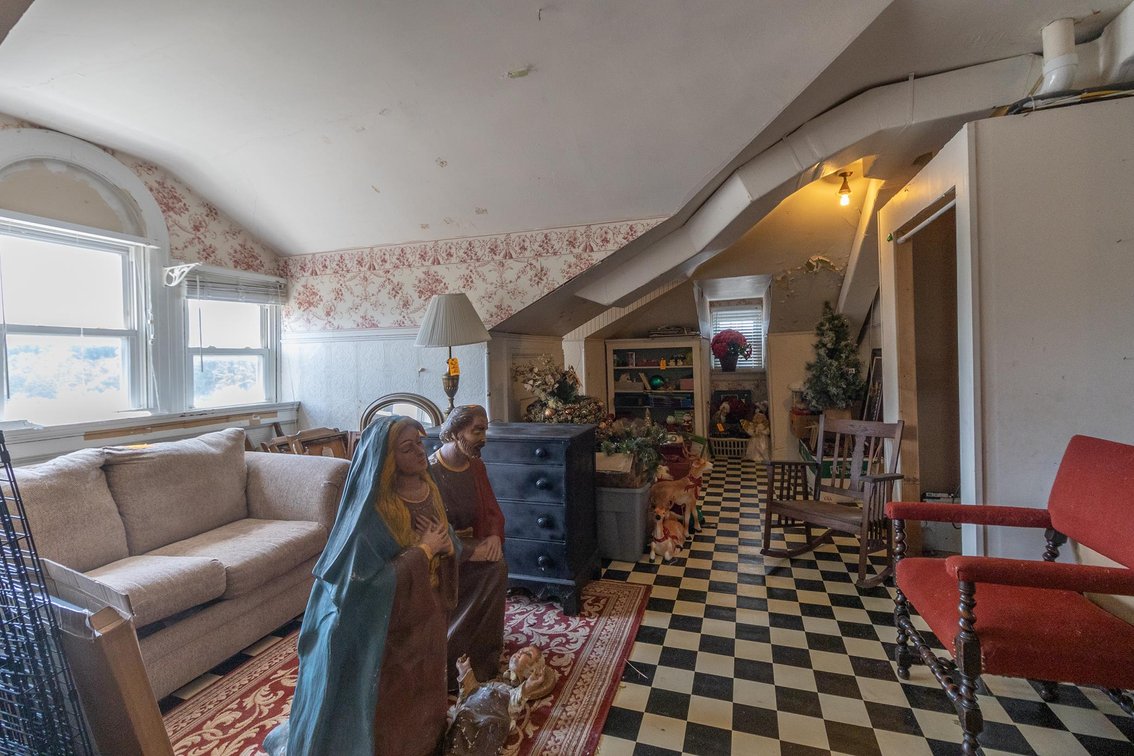 Image for SOLD $286,000 - Huge 7 Bedroom on 1.31 Acres in Waynesburg