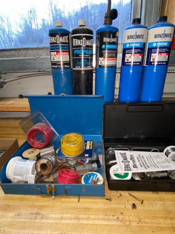 Soldering kit w/ 5 propane bottles and tip