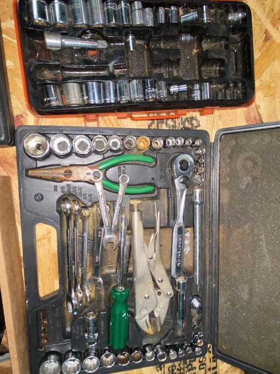 Automotive tool set combination metric and standard socket set