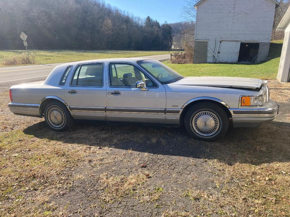 1990 Lincoln Town Car - runs and drives