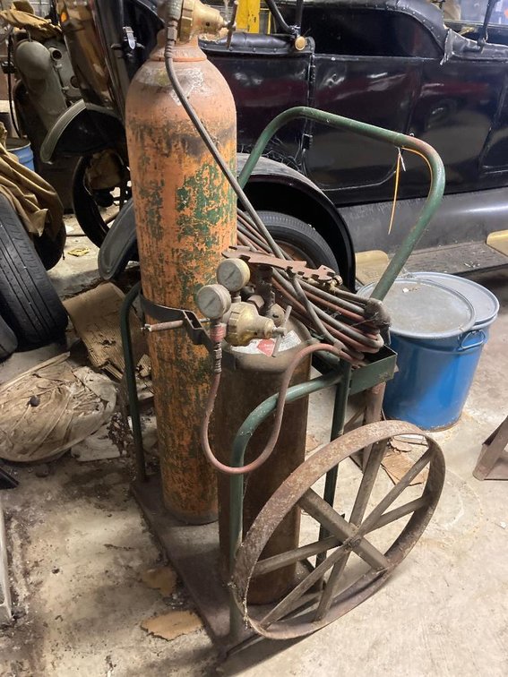 Welding cart w/ compressed air, acetylene and torch set