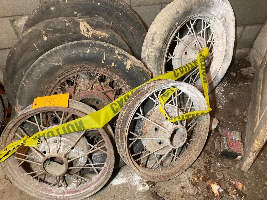 Lot of metal spoke wheels