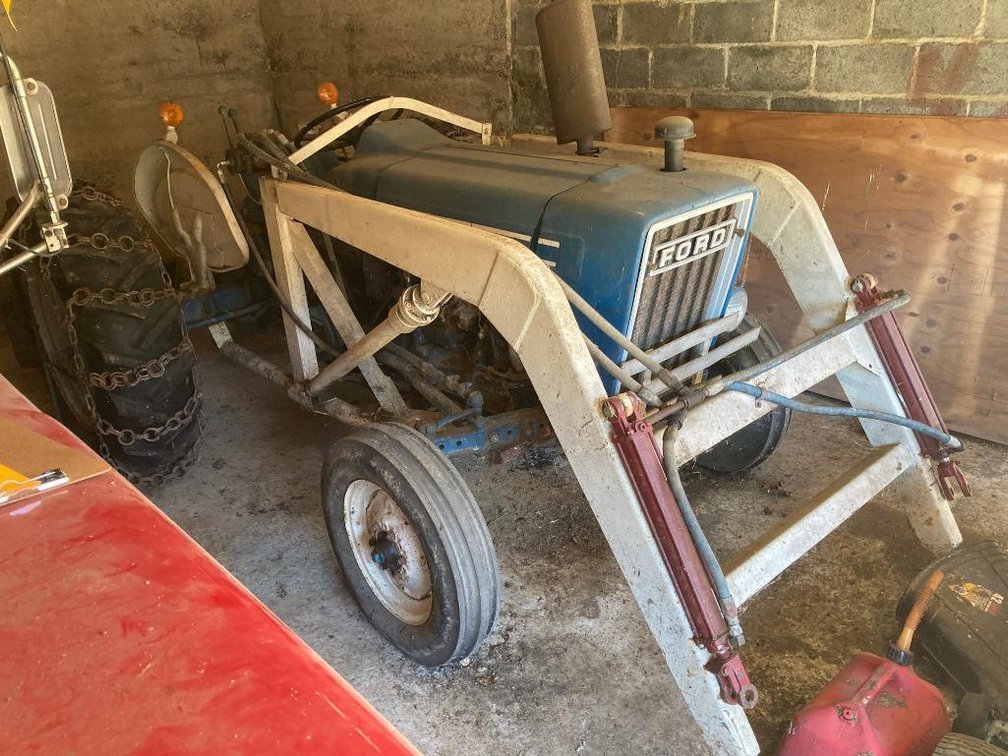 Ford tractor 3600 Series w/ rear plow - motor turns over
