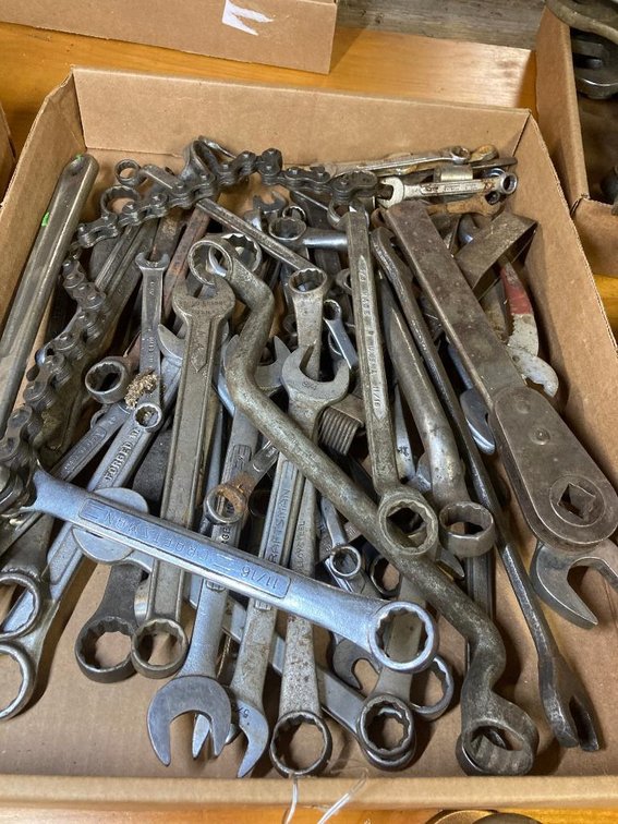 Flat of hand tools