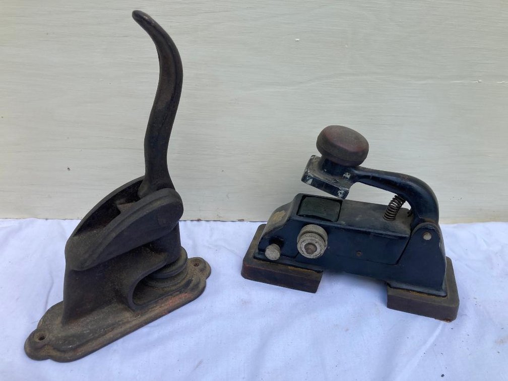 2 Vintage embossers