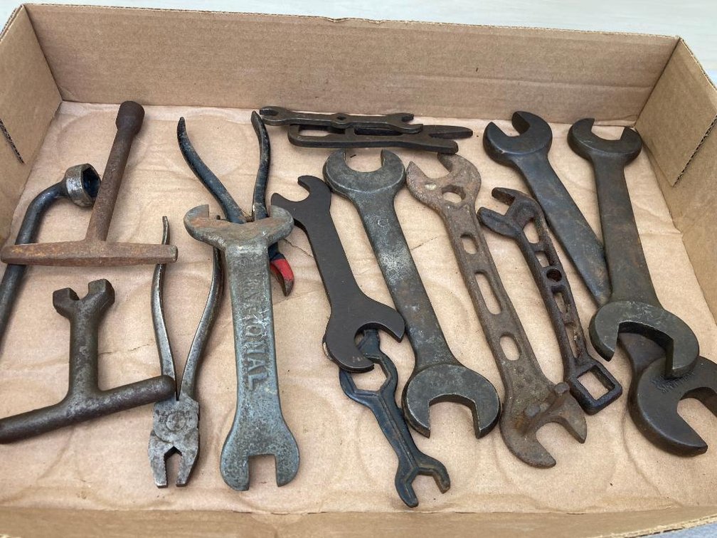 Lot of vintage wrenches