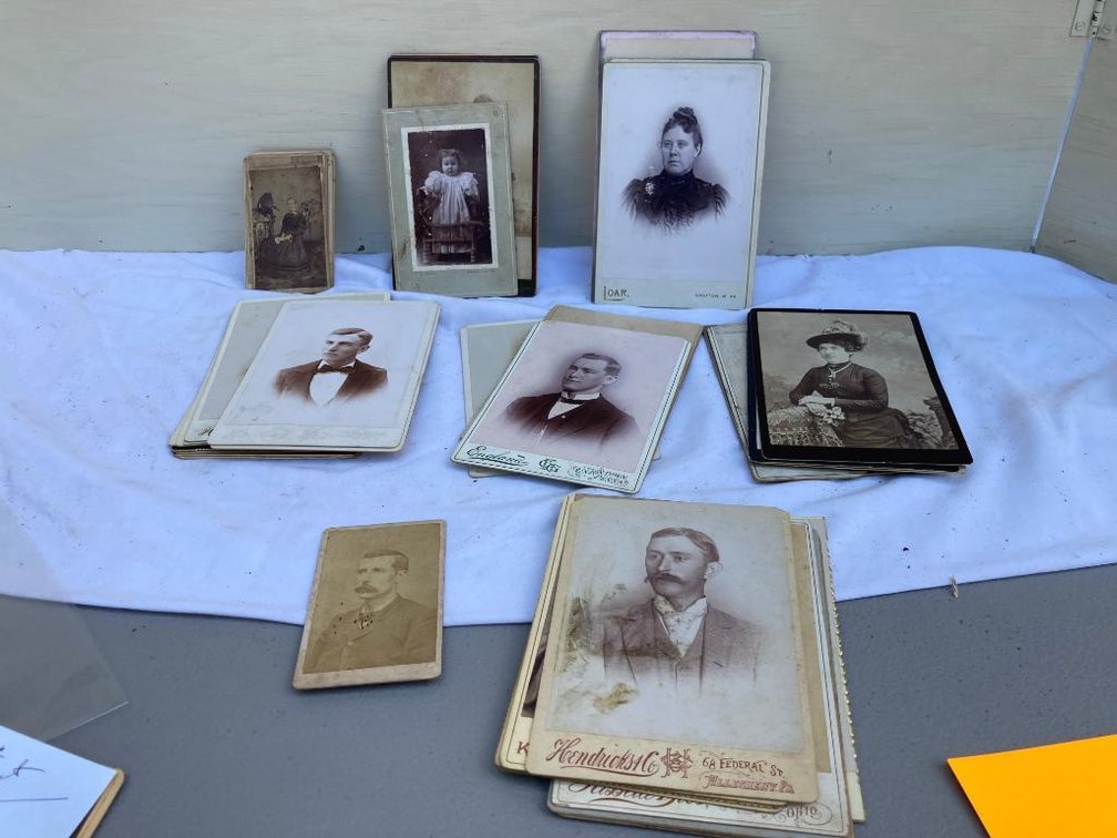 Lot of cabinet cards