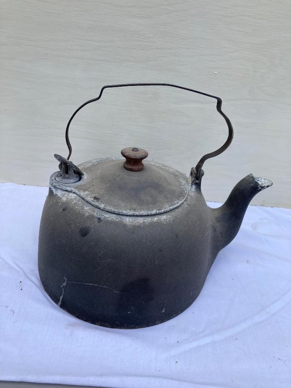 Antique metal kettle marked "4 quart" on bottom