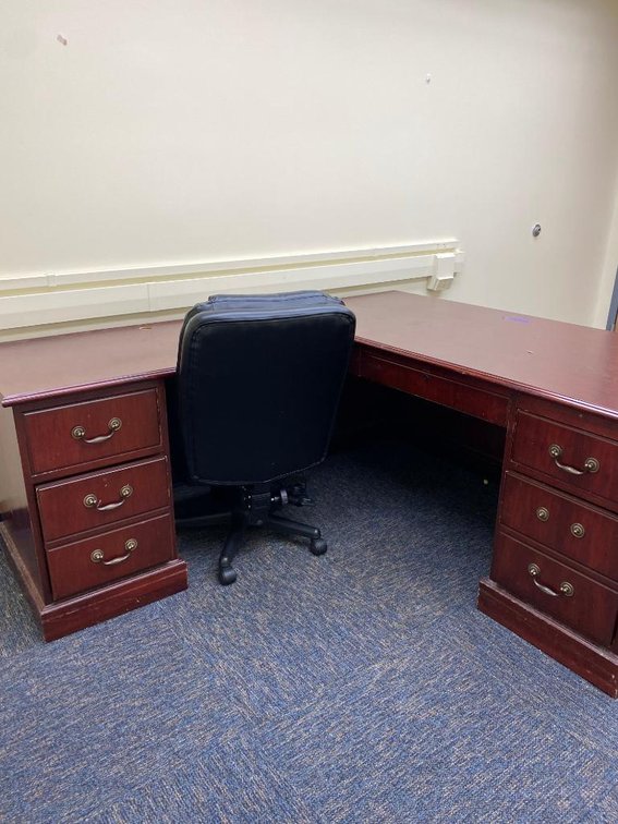 1 Desk w/Chair