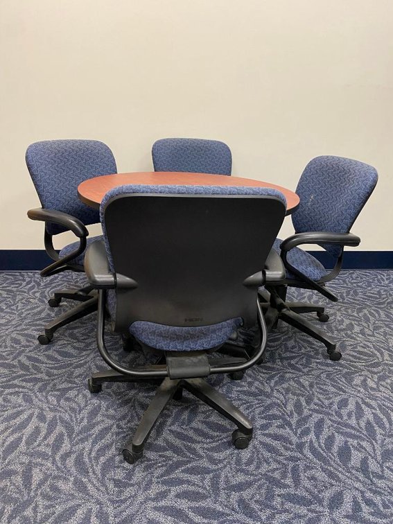 Table w/4 Office Chairs