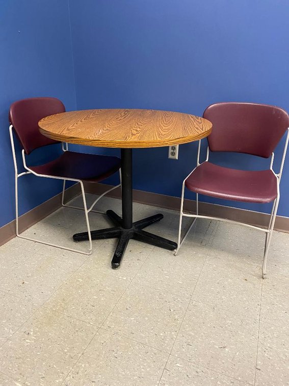 Table w/2 Chairs