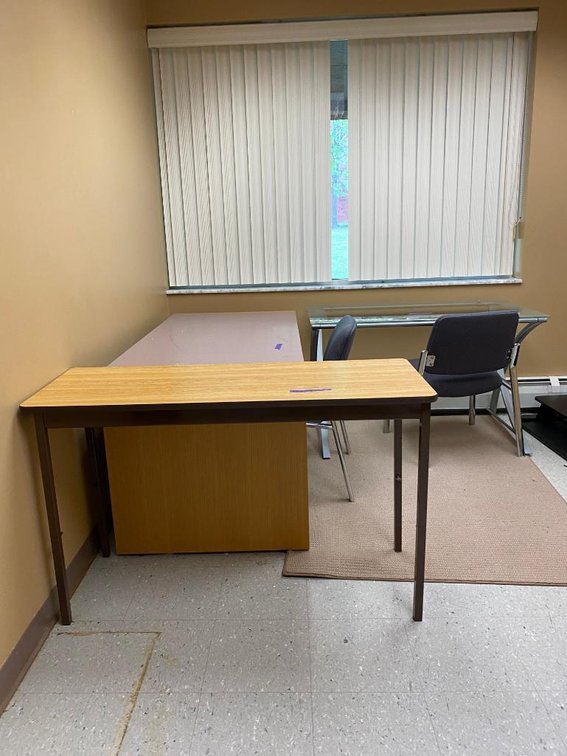 3 Desks, 2 Chairs w/4x36 Rug